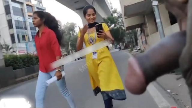 Guy Flash Cock – Infront Of College Girls Leak HD